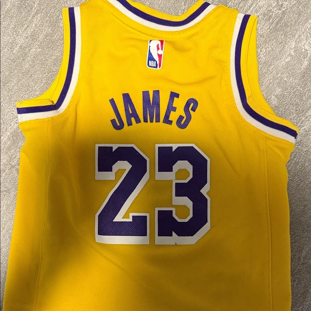 Nike Kids Lakers Gold Jersey - LeBron James - Picture 3 of 3